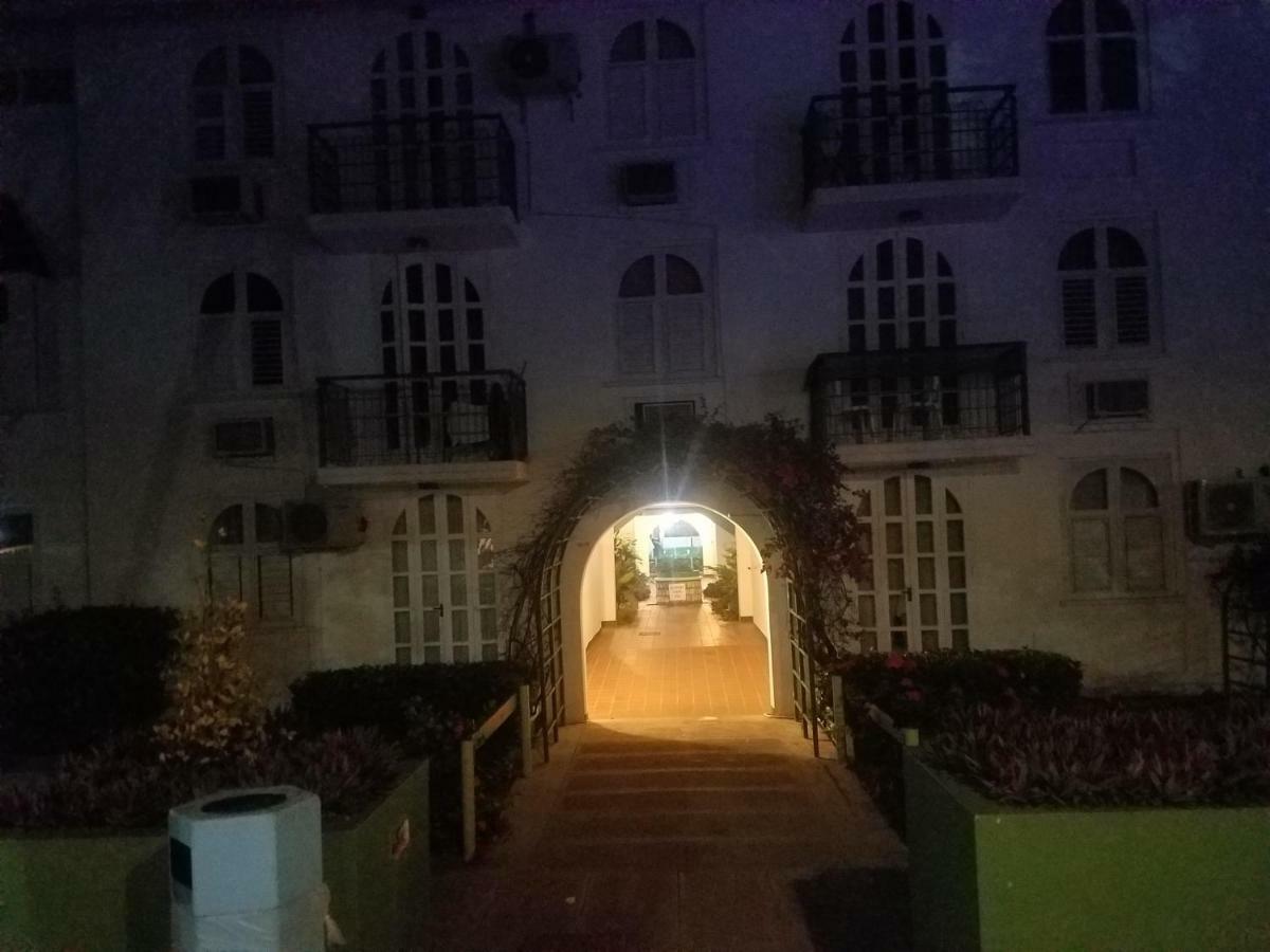 Rosi Ocean Sand Hotel Apt Ocho Ríos Exterior foto